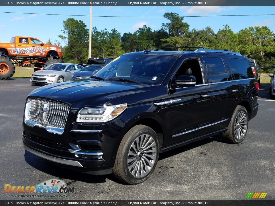 Front 3/4 View of 2019 Lincoln Navigator Reserve 4x4 Photo #1