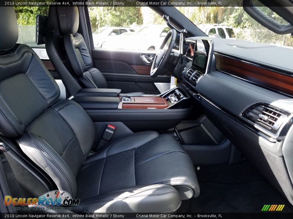 Front Seat of 2019 Lincoln Navigator Reserve 4x4 Photo #13