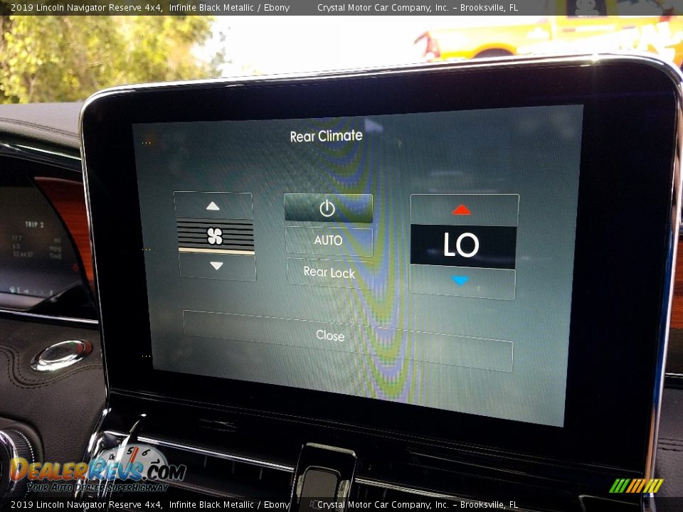 Controls of 2019 Lincoln Navigator Reserve 4x4 Photo #16