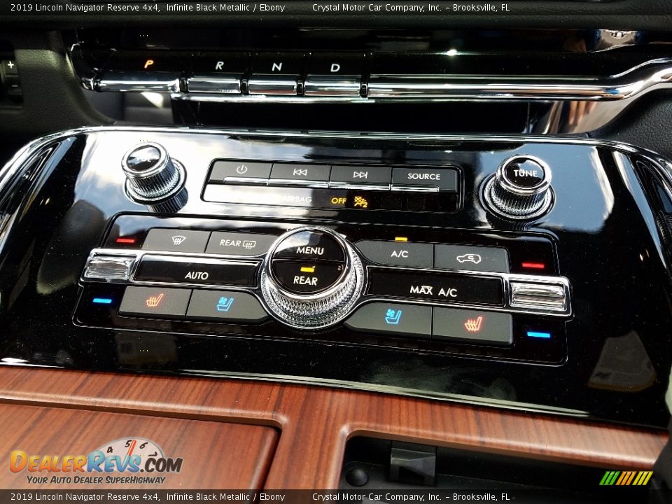 Controls of 2019 Lincoln Navigator Reserve 4x4 Photo #17