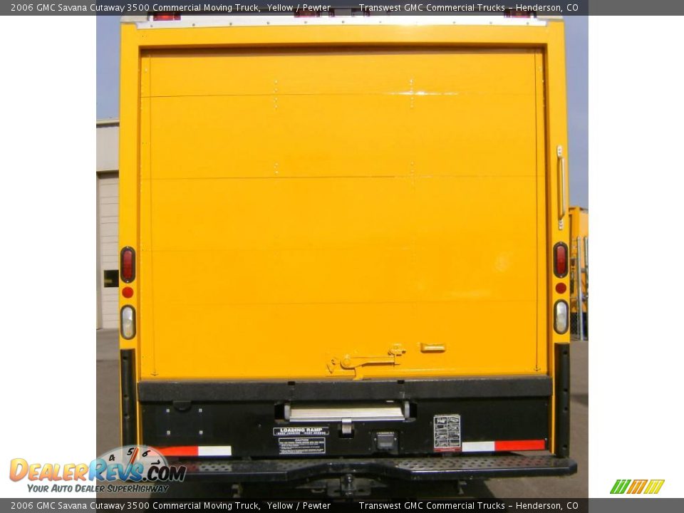 2006 GMC Savana Cutaway 3500 Commercial Moving Truck Yellow / Pewter Photo #4