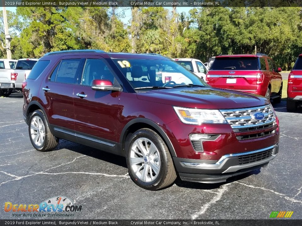 Front 3/4 View of 2019 Ford Explorer Limited Photo #7