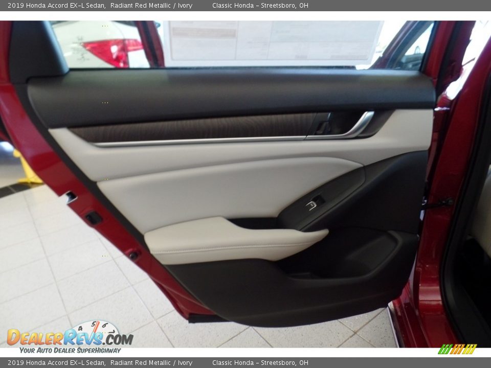 Door Panel of 2019 Honda Accord EX-L Sedan Photo #10
