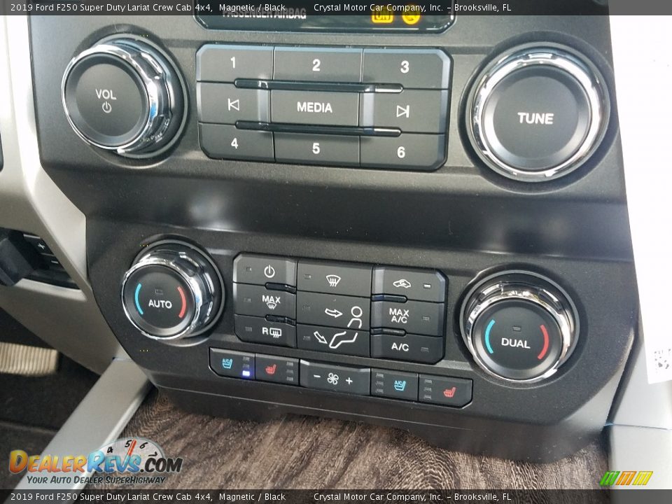 2019 Ford F250 Super Duty Lariat Crew Cab 4x4 Magnetic / Black Photo #16