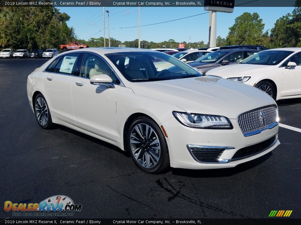 Front 3/4 View of 2019 Lincoln MKZ Reserve II Photo #7