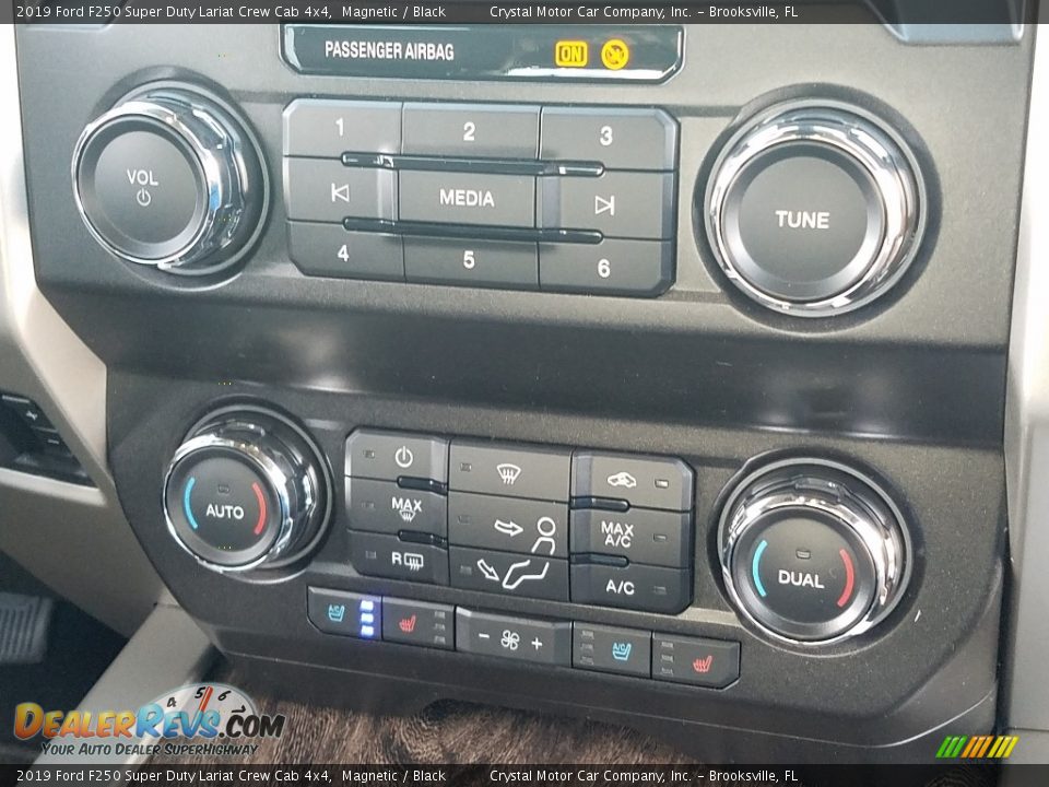 2019 Ford F250 Super Duty Lariat Crew Cab 4x4 Magnetic / Black Photo #16