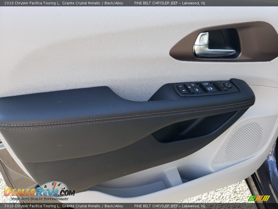 2019 Chrysler Pacifica Touring L Granite Crystal Metallic / Black/Alloy Photo #7