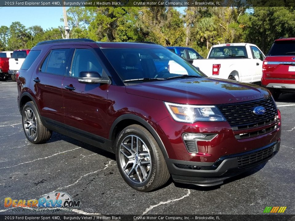 Front 3/4 View of 2019 Ford Explorer Sport 4WD Photo #7