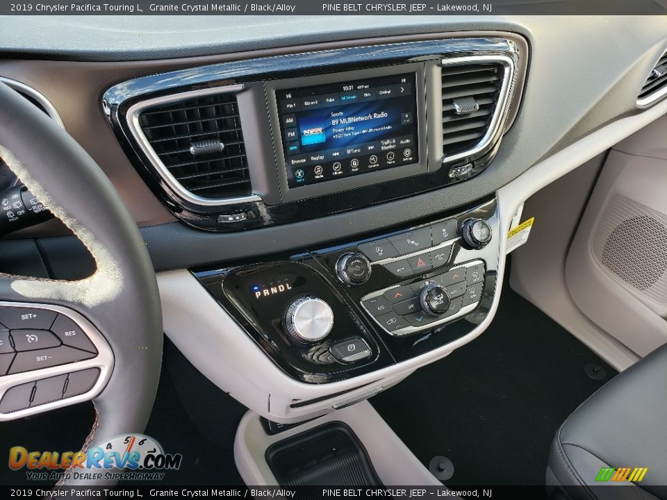 2019 Chrysler Pacifica Touring L Granite Crystal Metallic / Black/Alloy Photo #9