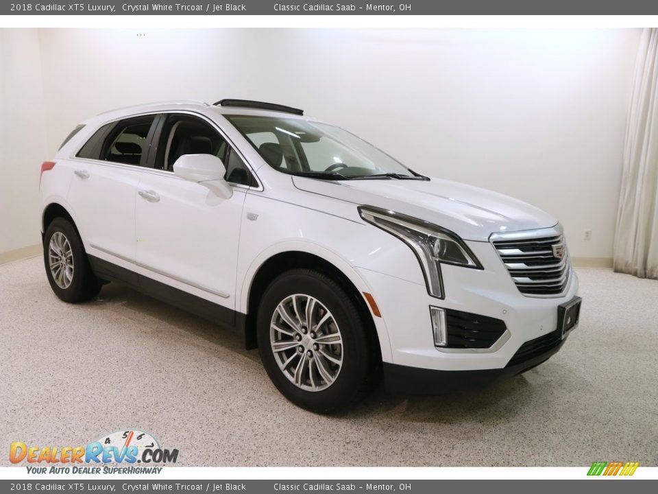 Front 3/4 View of 2018 Cadillac XT5 Luxury Photo #1