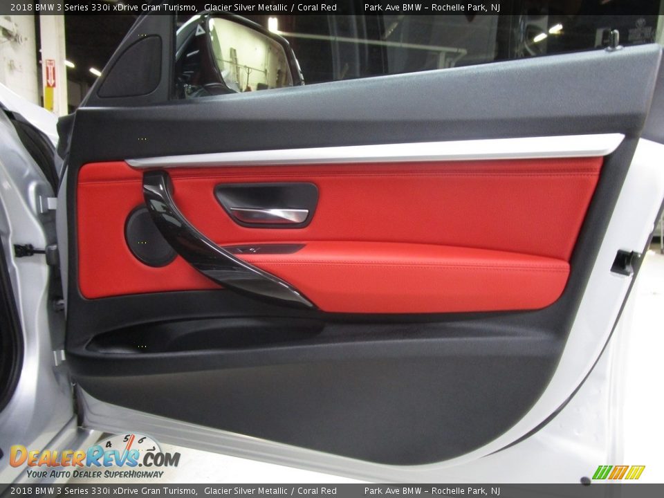 Door Panel of 2018 BMW 3 Series 330i xDrive Gran Turismo Photo #14