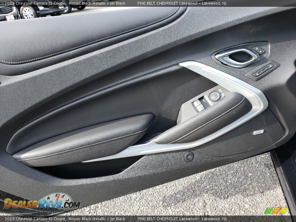 Door Panel of 2019 Chevrolet Camaro SS Coupe Photo #7