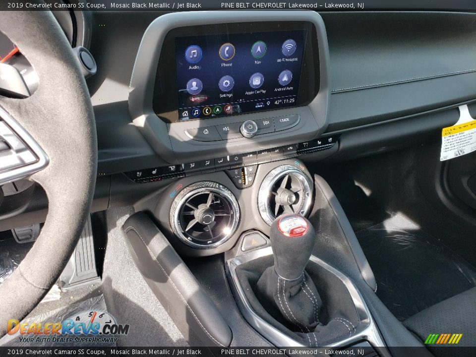 2019 Chevrolet Camaro SS Coupe Shifter Photo #10