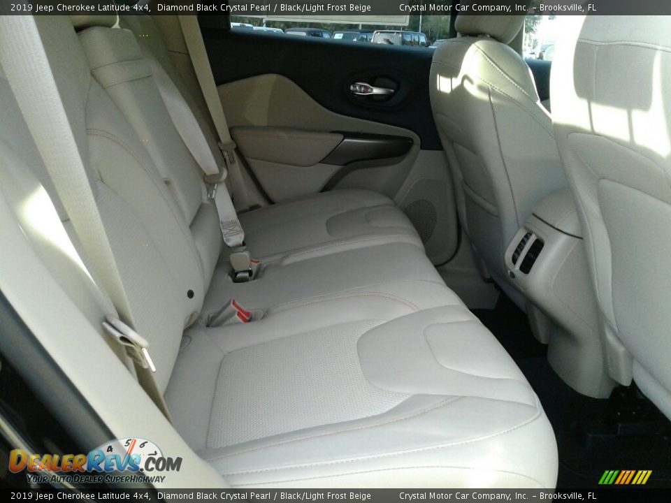 2019 Jeep Cherokee Latitude 4x4 Diamond Black Crystal Pearl / Black/Light Frost Beige Photo #11