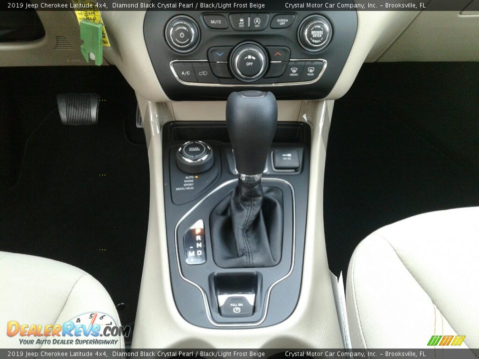 2019 Jeep Cherokee Latitude 4x4 Diamond Black Crystal Pearl / Black/Light Frost Beige Photo #16