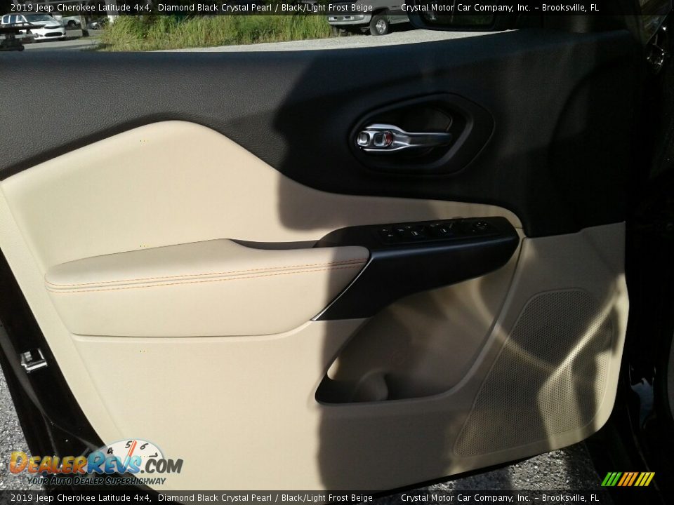2019 Jeep Cherokee Latitude 4x4 Diamond Black Crystal Pearl / Black/Light Frost Beige Photo #17