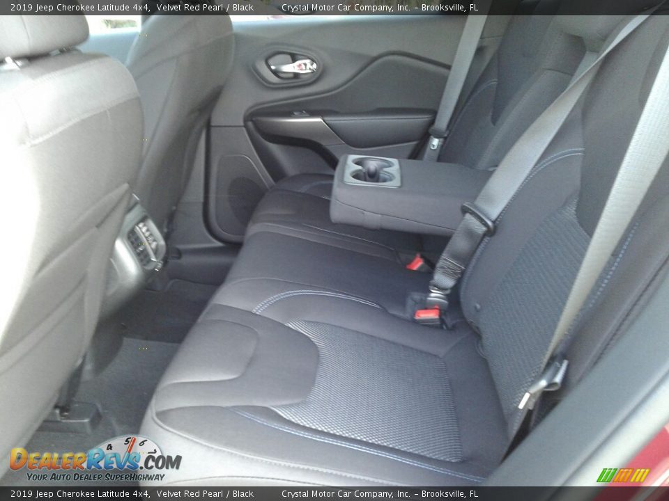 2019 Jeep Cherokee Latitude 4x4 Velvet Red Pearl / Black Photo #10