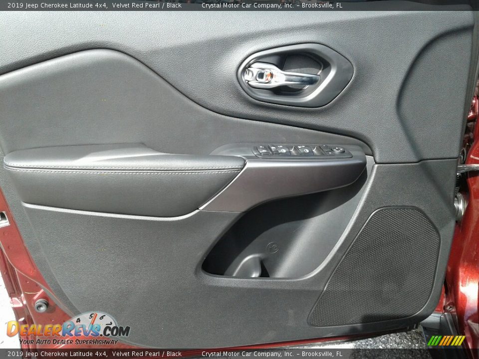 2019 Jeep Cherokee Latitude 4x4 Velvet Red Pearl / Black Photo #17