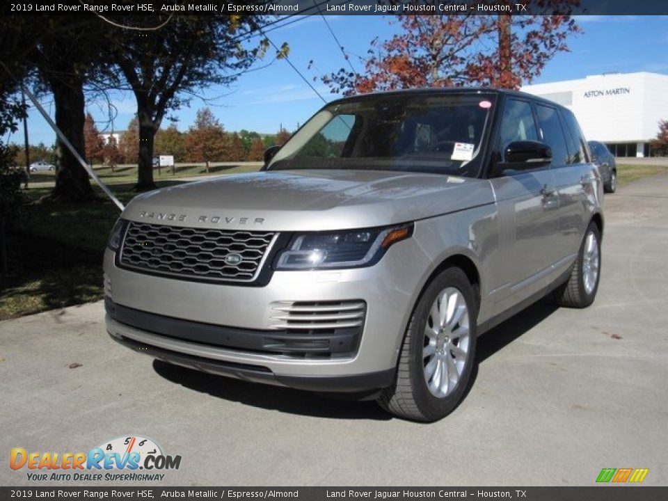 Front 3/4 View of 2019 Land Rover Range Rover HSE Photo #10