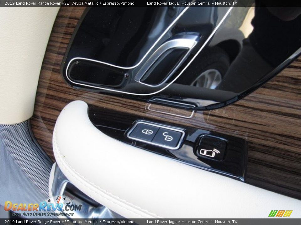 Controls of 2019 Land Rover Range Rover HSE Photo #23