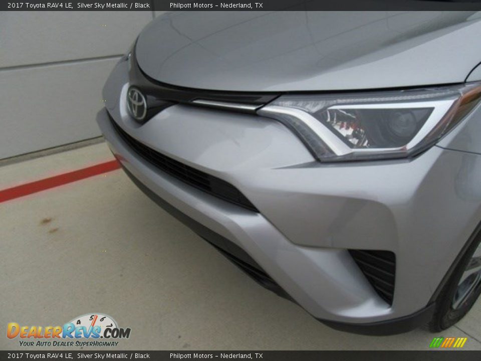 2017 Toyota RAV4 LE Silver Sky Metallic / Black Photo #10