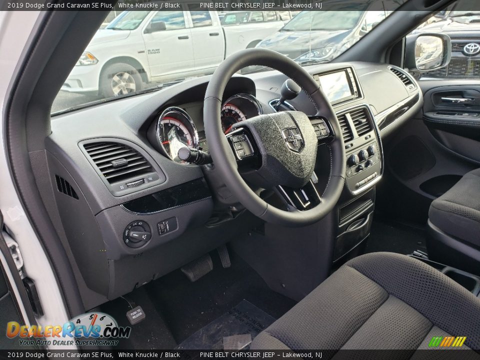 2019 Dodge Grand Caravan SE Plus White Knuckle / Black Photo #7