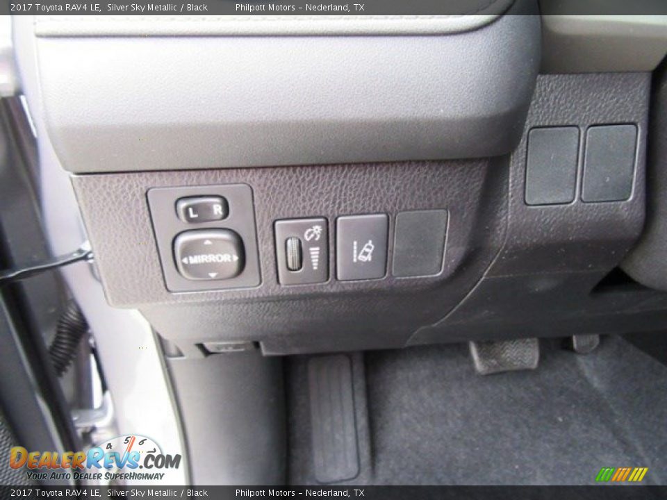 2017 Toyota RAV4 LE Silver Sky Metallic / Black Photo #30
