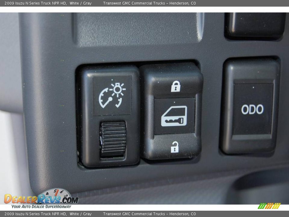 2009 Isuzu N Series Truck NPR HD White / Gray Photo #19