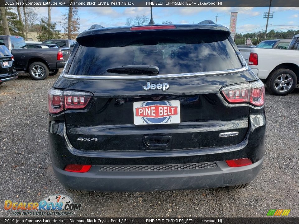 2019 Jeep Compass Latitude 4x4 Diamond Black Crystal Pearl / Black Photo #5