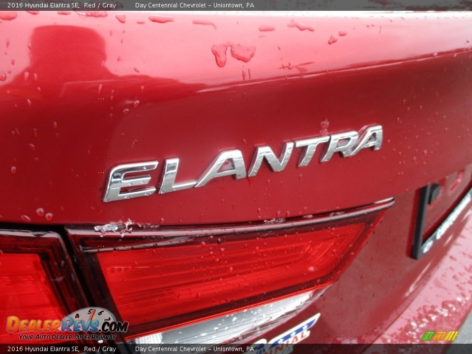 2016 Hyundai Elantra SE Red / Gray Photo #7