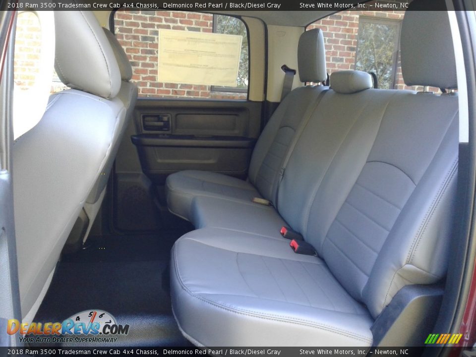 2018 Ram 3500 Tradesman Crew Cab 4x4 Chassis Delmonico Red Pearl / Black/Diesel Gray Photo #11