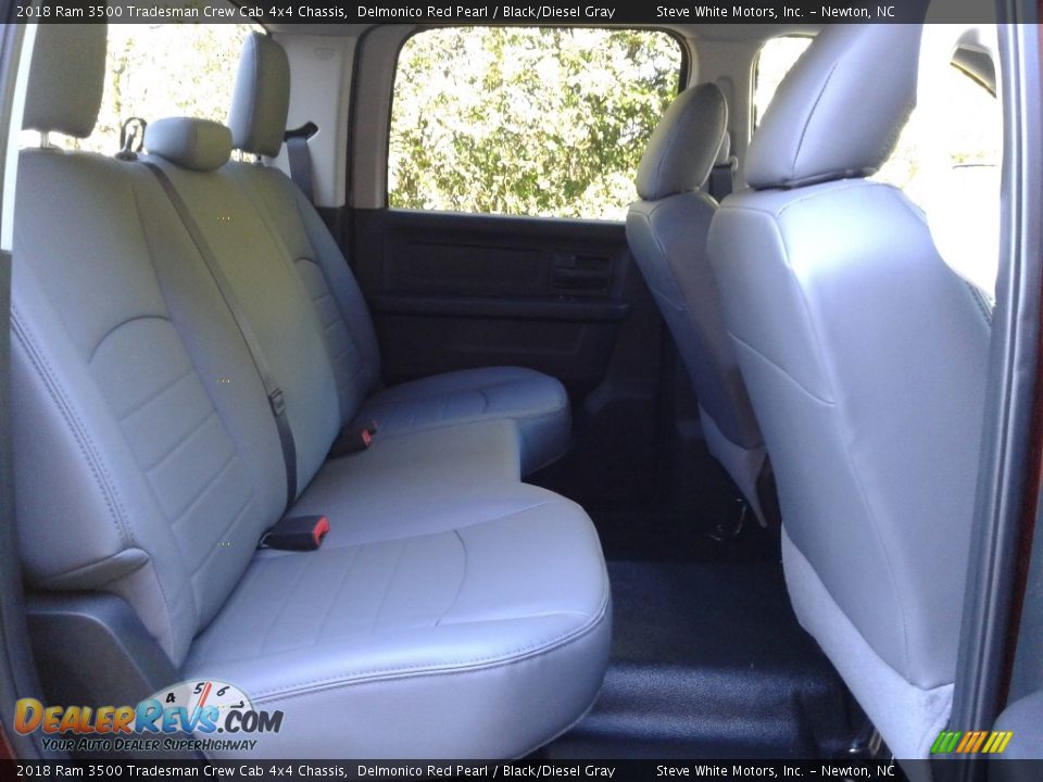 2018 Ram 3500 Tradesman Crew Cab 4x4 Chassis Delmonico Red Pearl / Black/Diesel Gray Photo #13