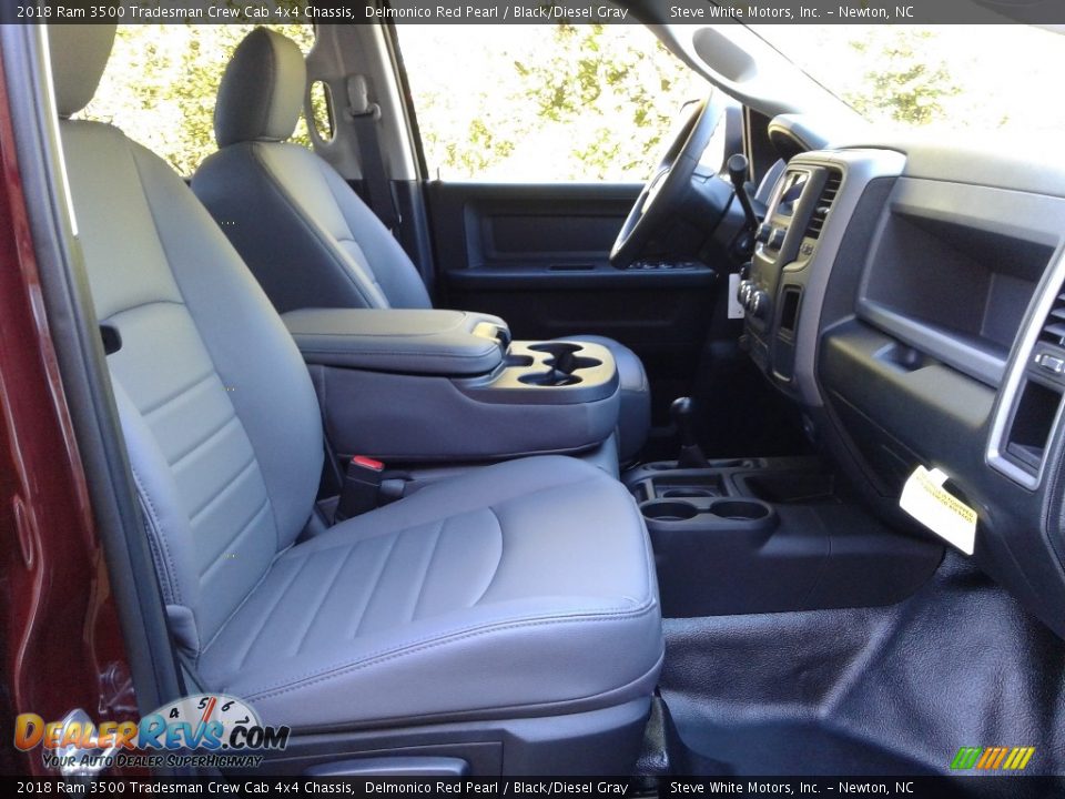 2018 Ram 3500 Tradesman Crew Cab 4x4 Chassis Delmonico Red Pearl / Black/Diesel Gray Photo #14