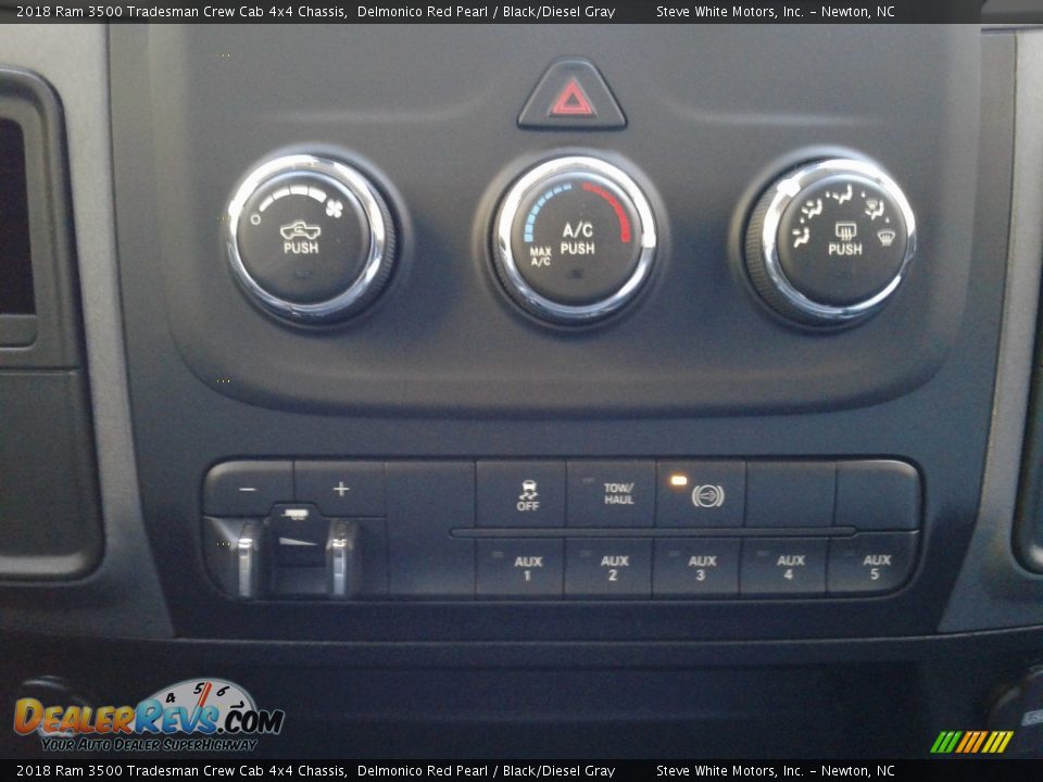 2018 Ram 3500 Tradesman Crew Cab 4x4 Chassis Delmonico Red Pearl / Black/Diesel Gray Photo #21