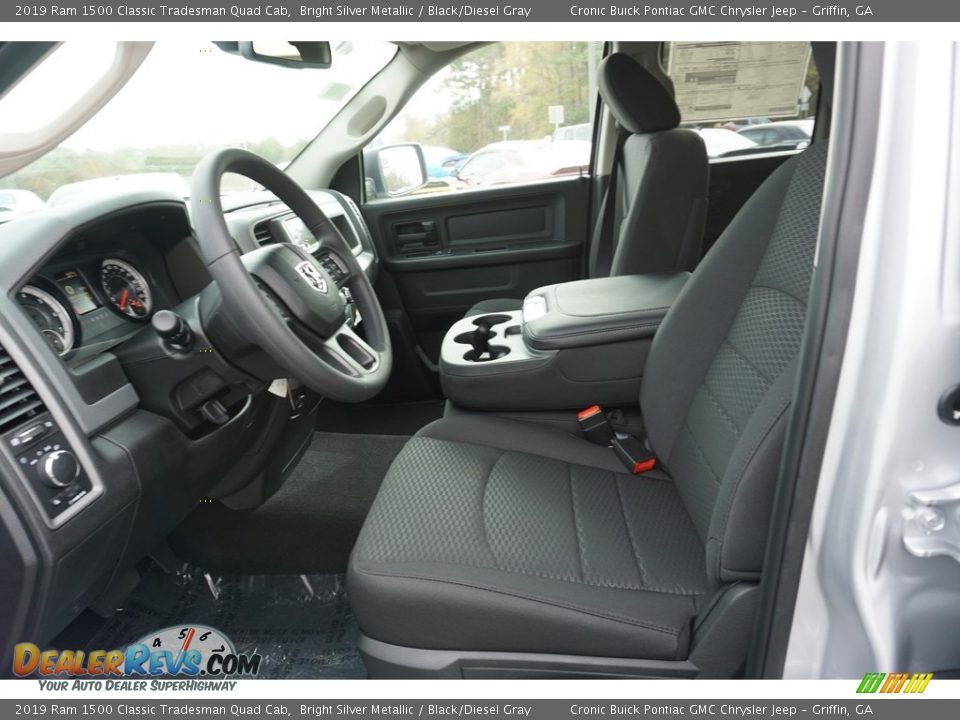 2019 Ram 1500 Classic Tradesman Quad Cab Bright Silver Metallic / Black/Diesel Gray Photo #4