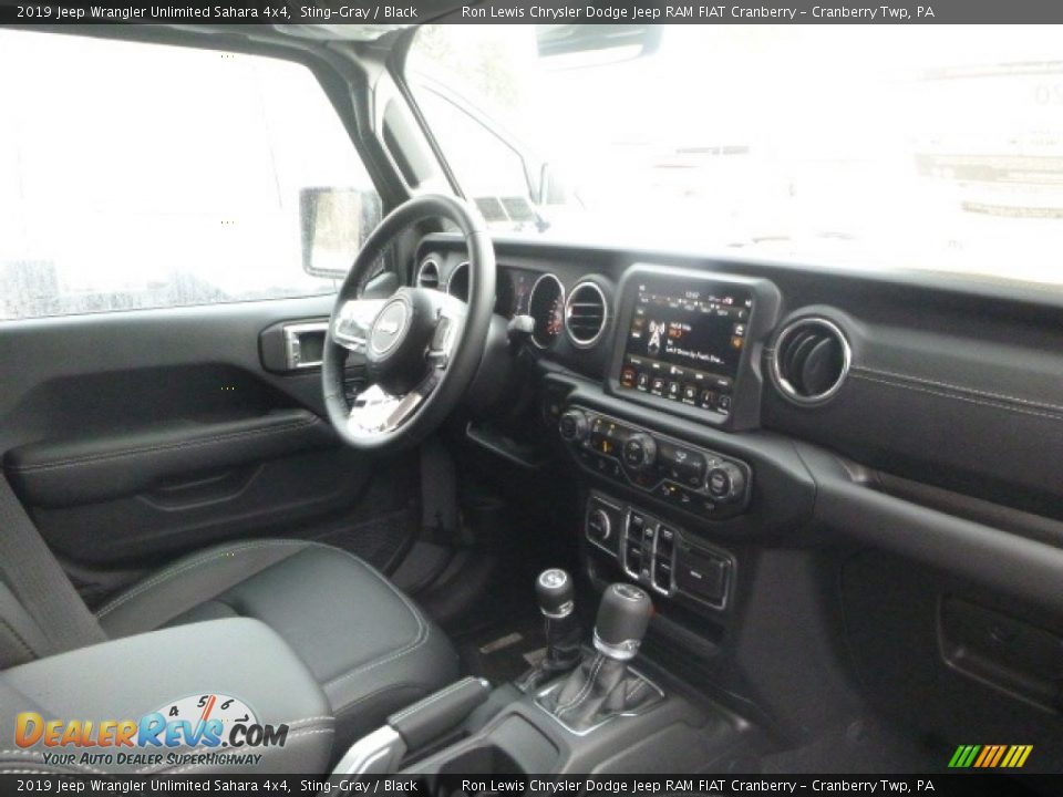 2019 Jeep Wrangler Unlimited Sahara 4x4 Sting-Gray / Black Photo #9