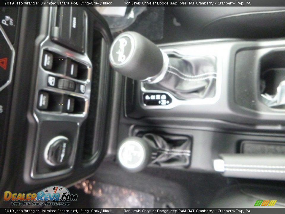 2019 Jeep Wrangler Unlimited Sahara 4x4 Sting-Gray / Black Photo #18