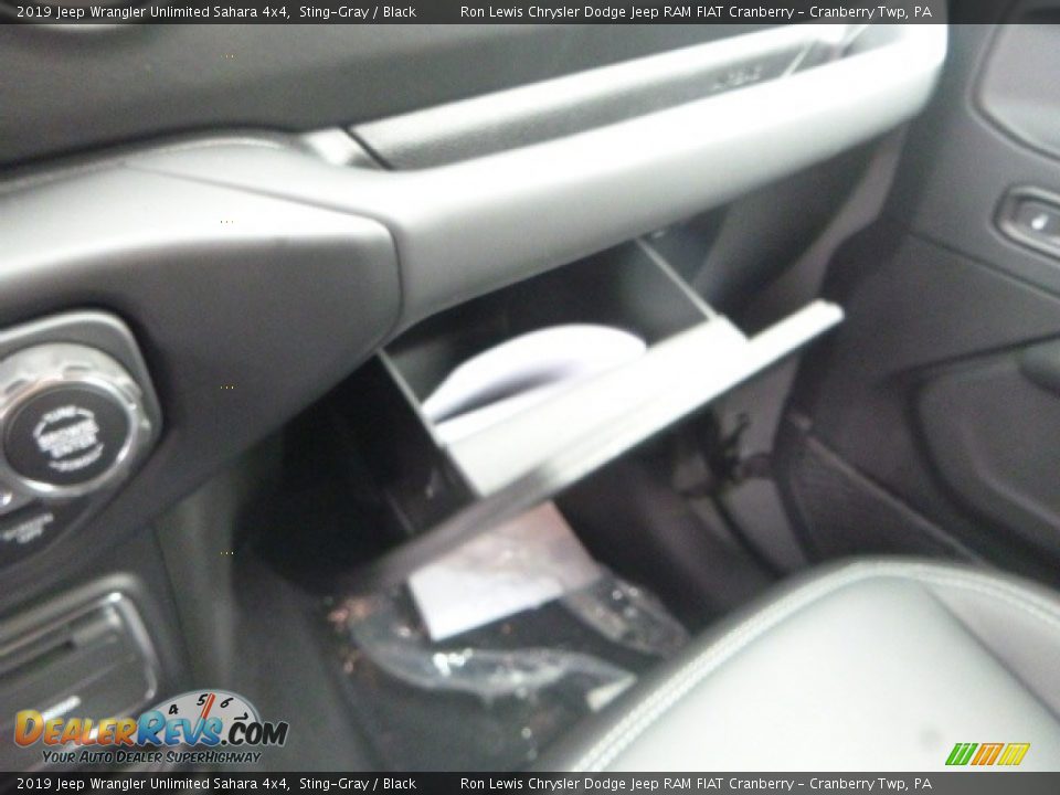 2019 Jeep Wrangler Unlimited Sahara 4x4 Sting-Gray / Black Photo #19