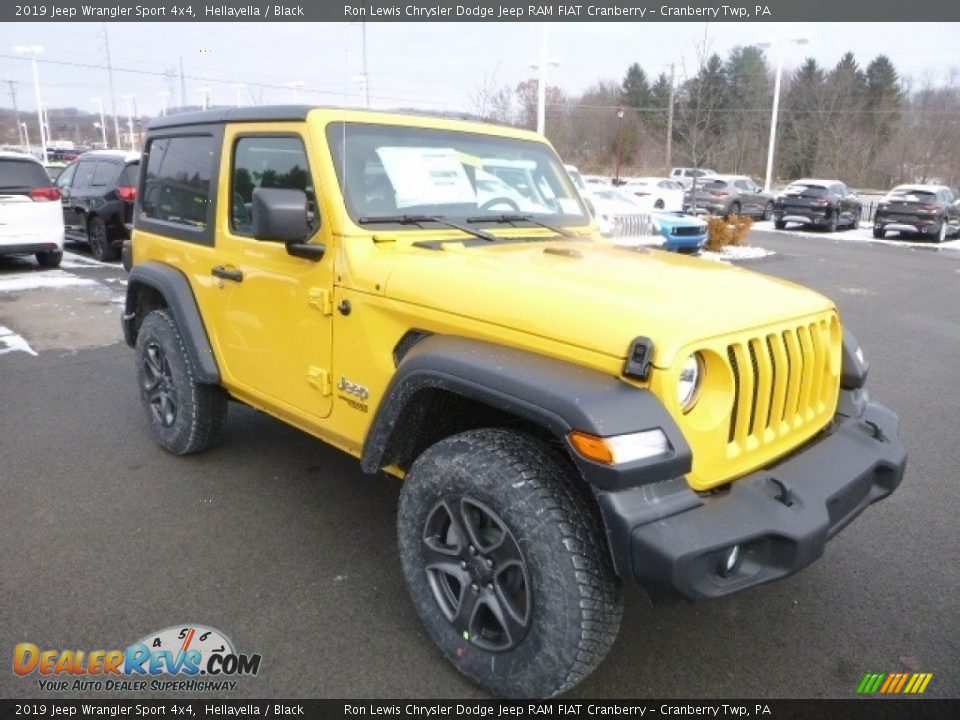 Front 3/4 View of 2019 Jeep Wrangler Sport 4x4 Photo #7