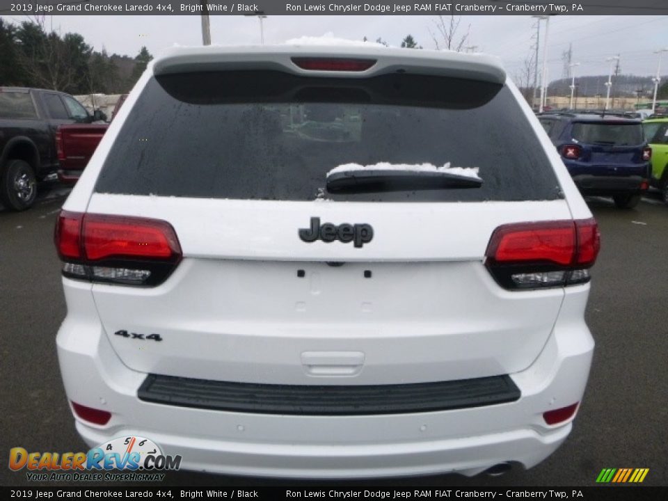 2019 Jeep Grand Cherokee Laredo 4x4 Bright White / Black Photo #4