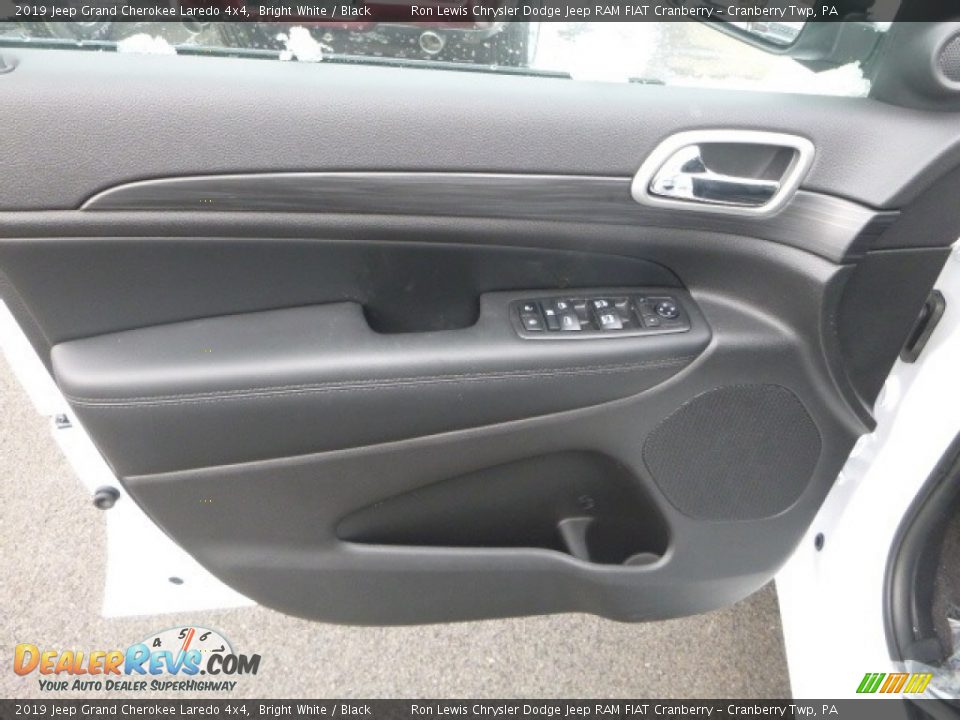 2019 Jeep Grand Cherokee Laredo 4x4 Bright White / Black Photo #13