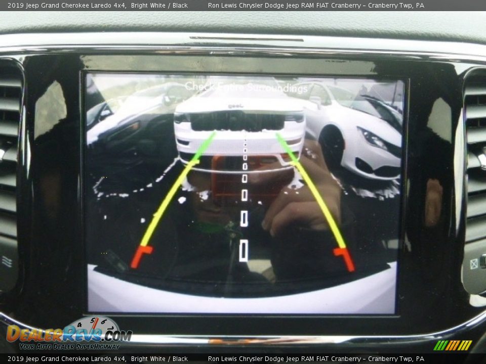 2019 Jeep Grand Cherokee Laredo 4x4 Bright White / Black Photo #18