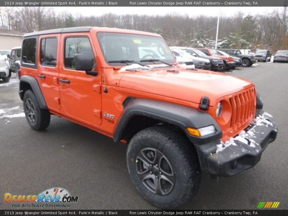 Front 3/4 View of 2019 Jeep Wrangler Unlimited Sport 4x4 Photo #8