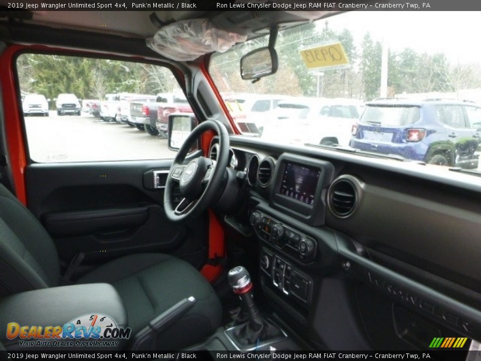 Dashboard of 2019 Jeep Wrangler Unlimited Sport 4x4 Photo #11