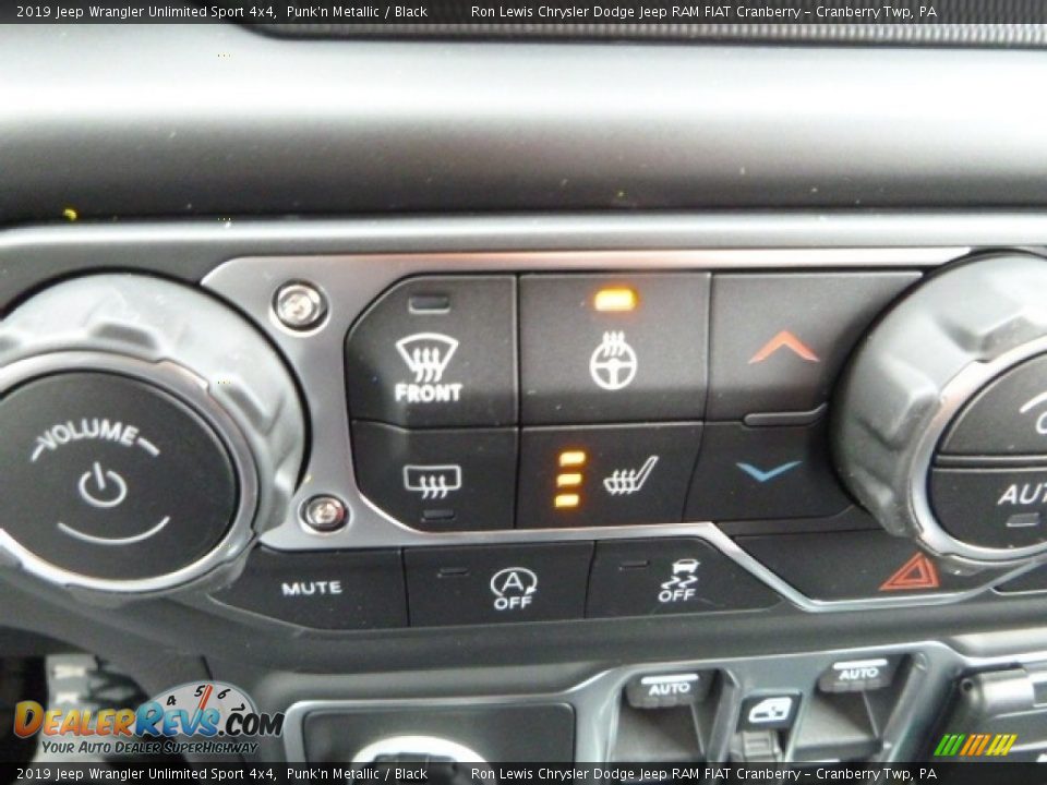 Controls of 2019 Jeep Wrangler Unlimited Sport 4x4 Photo #17