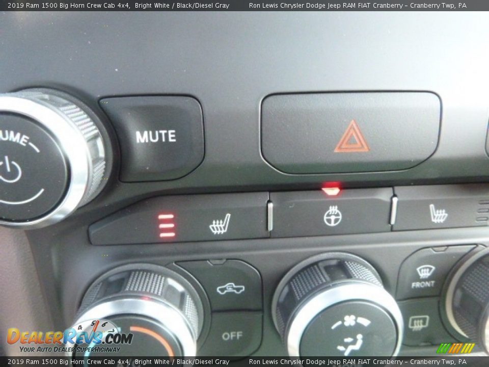 2019 Ram 1500 Big Horn Crew Cab 4x4 Bright White / Black/Diesel Gray Photo #17