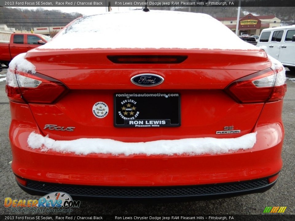 2013 Ford Focus SE Sedan Race Red / Charcoal Black Photo #4