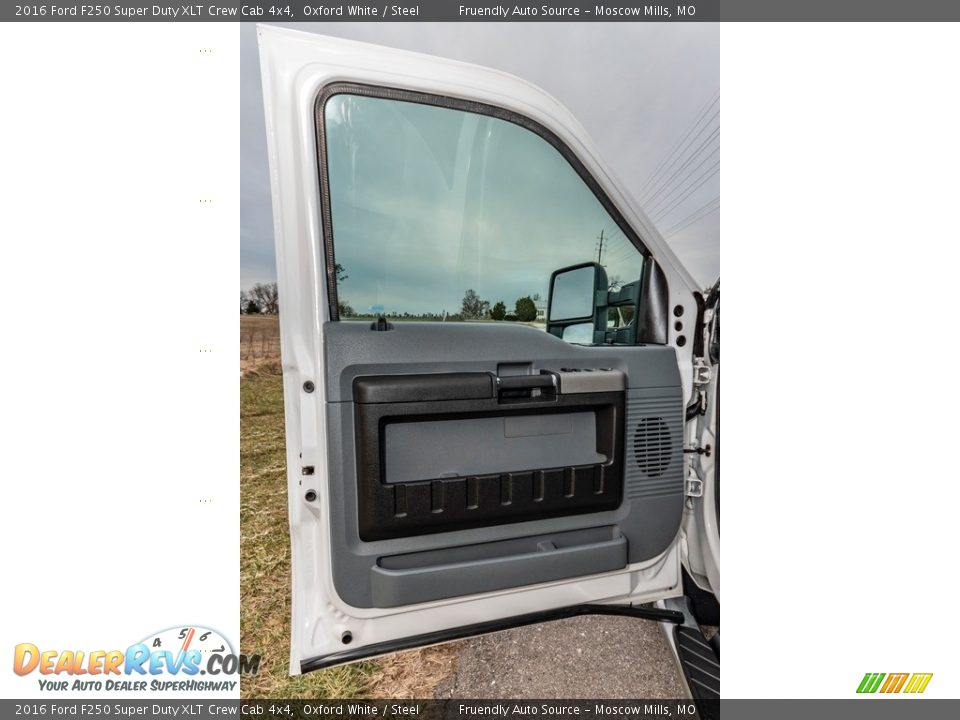 2016 Ford F250 Super Duty XLT Crew Cab 4x4 Oxford White / Steel Photo #24