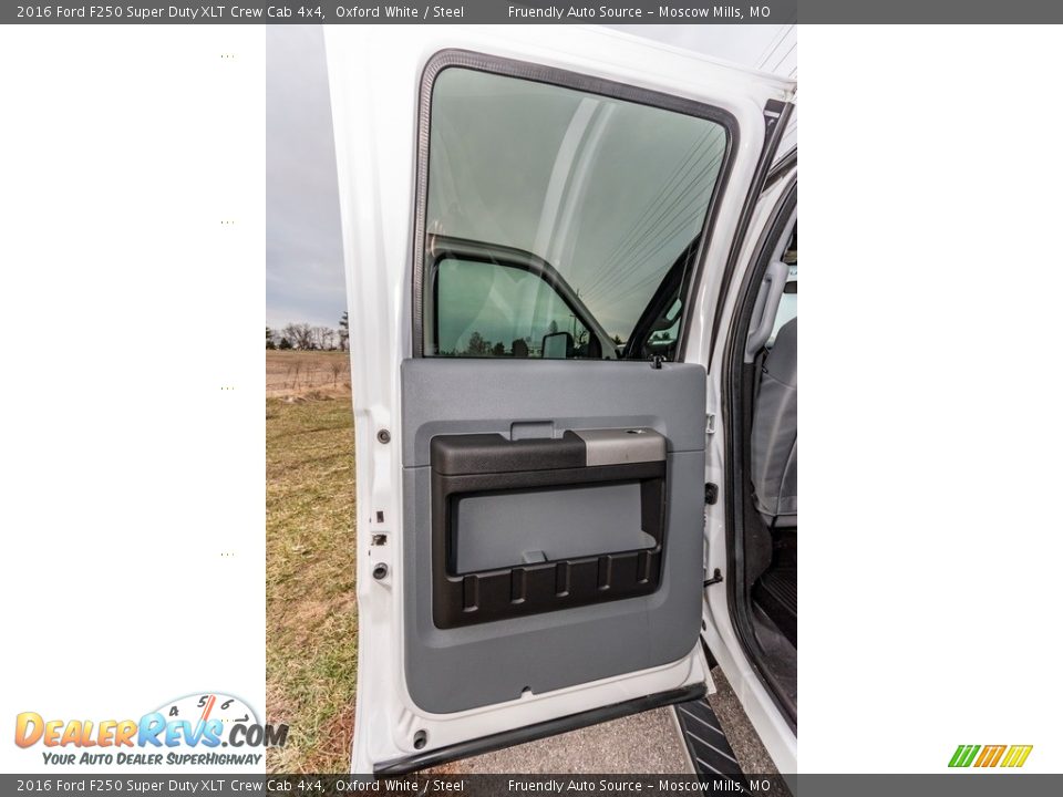 2016 Ford F250 Super Duty XLT Crew Cab 4x4 Oxford White / Steel Photo #25