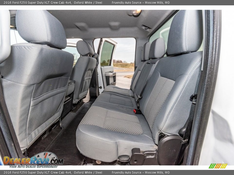 2016 Ford F250 Super Duty XLT Crew Cab 4x4 Oxford White / Steel Photo #26